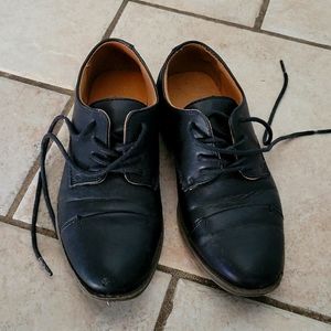 Boys size 2 black Sonoma dress shoes